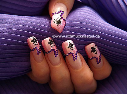 Fingernagelmotiv mit 3D Nailart Sticker