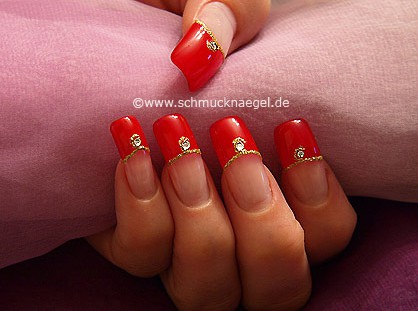 French Motiv mit Nagellack und Nailart Liner