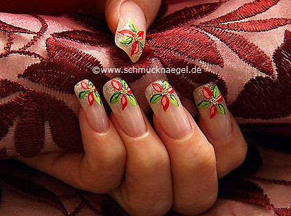 French Motiv mit Nailart Bouillons in gold