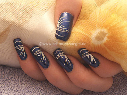 Uñas decoradas azul oscuro - Diseños de uñas