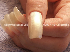 nail lacquer in the colour light pink