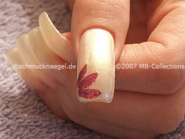 nail art liner in the colour fuchsia-glitter