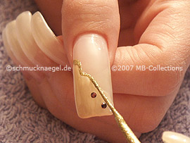 spot-swirl, strass stones and nail art liner in the colour gold-glitter